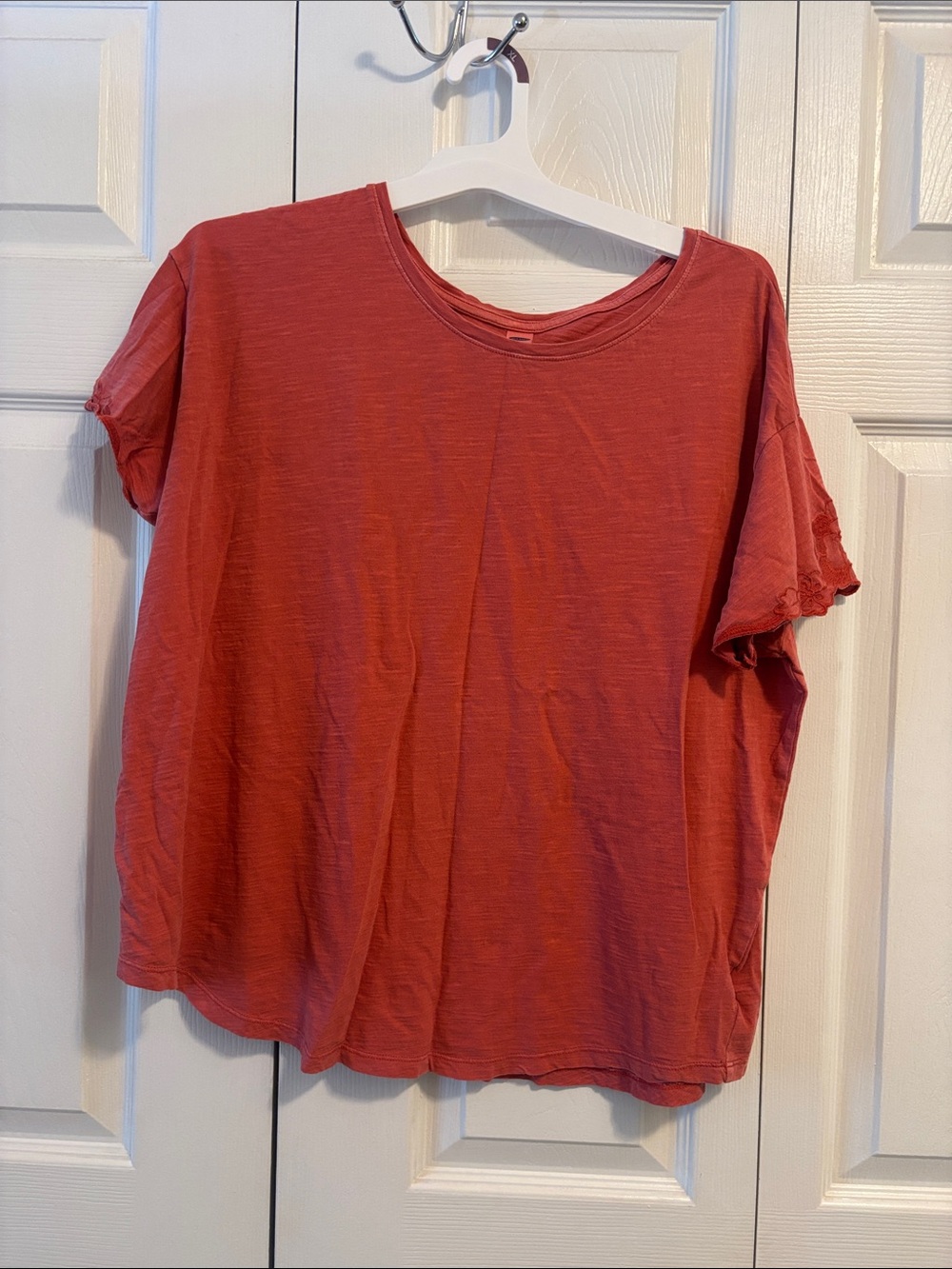 Old Navy Short Sleeve Crewneck Tee in Brick Red
